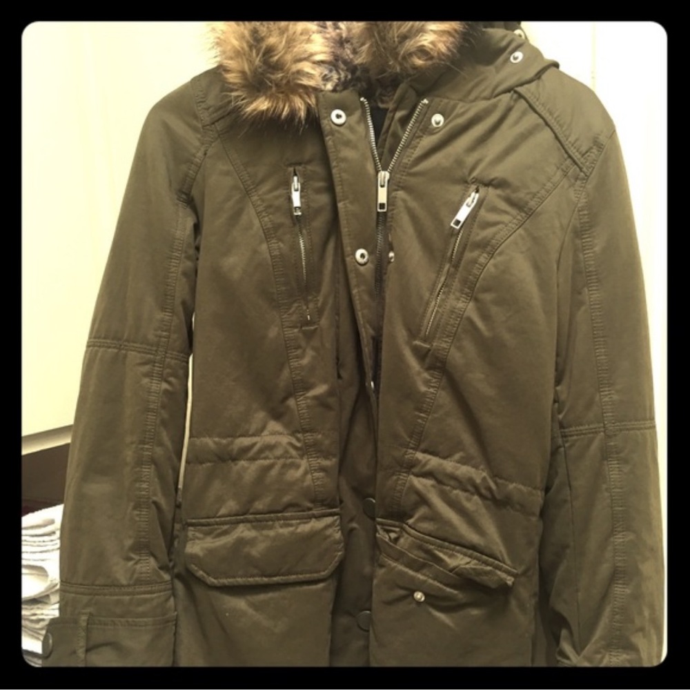 Forever 21 hooded green parka with leopard print fuzzy lining. Size small. Warm